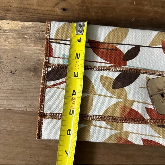 By Olive Floral Leaf Clutch Purse - Picture 7 of 8